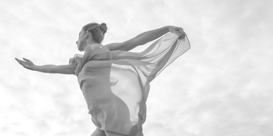 Ballet dancer dancing on the beach. Dance photography by Anastasia Jobson. Creative dance portfolios in Birmingham and West Midlands