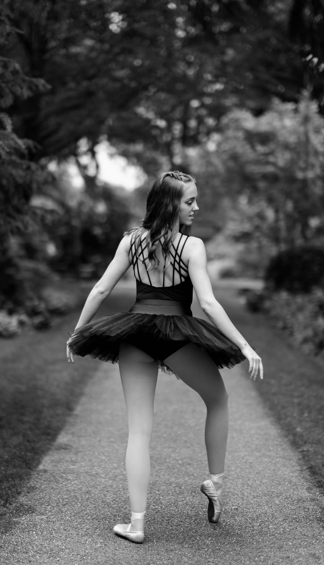 B&W image of a female ballet dancer in Birmingham, dance photography Birmingham