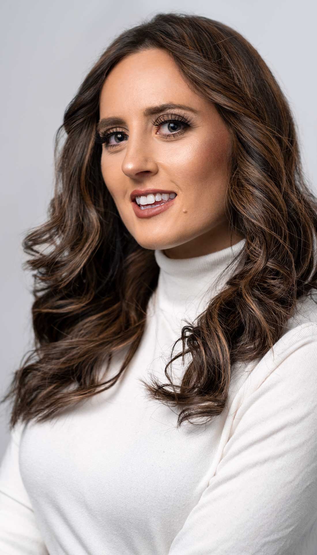 Professional headshot of a digital assistant Helena from So Assistants, studio headshot photography