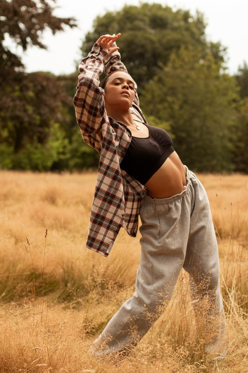 Outdoor dance photoshoot in the field, Birmingham dance photographer, dance portfolios in Birmingham and West Midlands