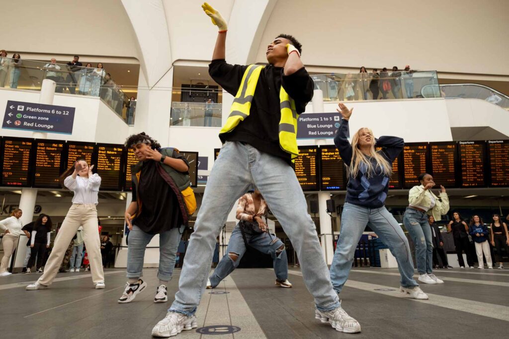 Dance flashmob an New Street train station, Birmingham
