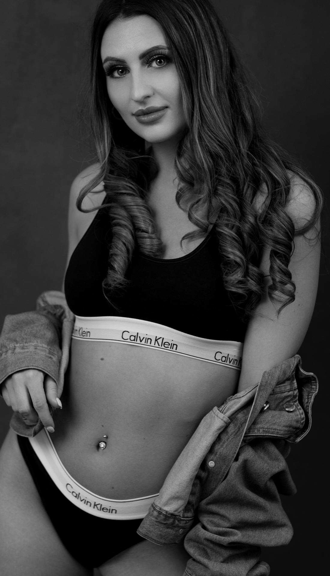 Black and white portrait of a woman in Calvin Klein underwear set. Dance and modelling portfolio