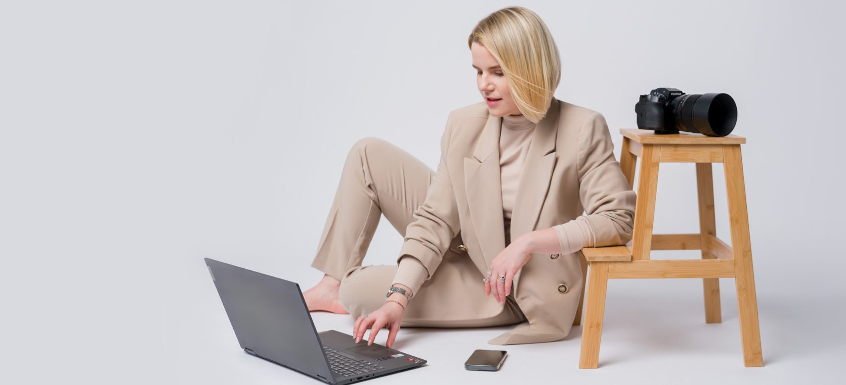 professional female photographer working on the laptop